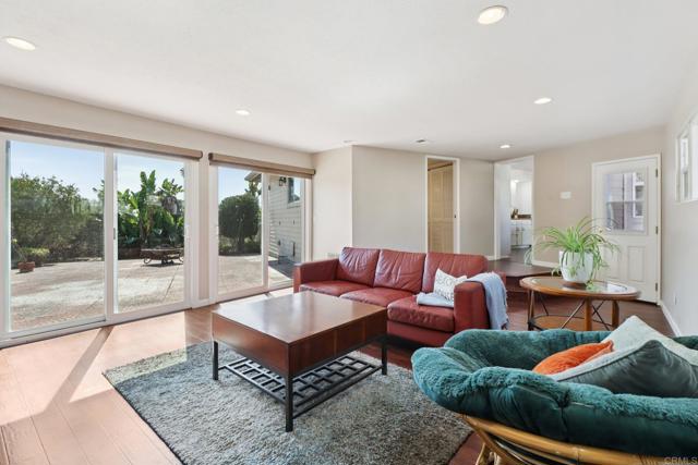 Detail Gallery Image 16 of 72 For 1607 Hunsaker St, Oceanside,  CA 92054 - 4 Beds | 3 Baths