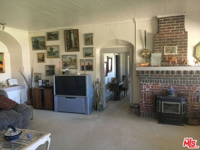 166 Russell Ranch Highway, New Cuyama CA: https://media.crmls.org/mediaz/5f7a4e98-5bd5-48c6-88aa-fa7567ffa920.jpg