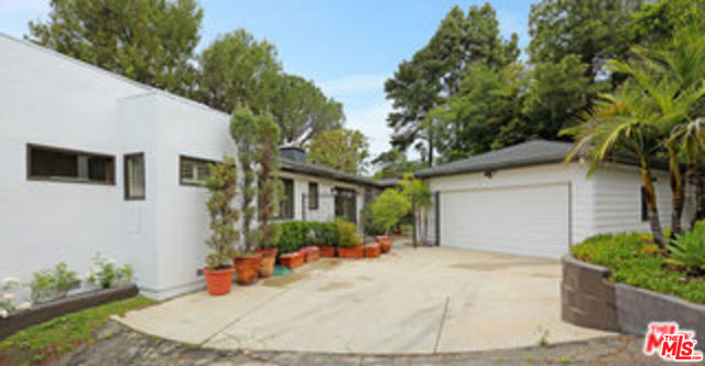 8049 Briar Summit Drive, Los Angeles CA: https://media.crmls.org/mediaz/5f7a63a5-2e60-4cef-902b-da465dcdb8dd.jpg