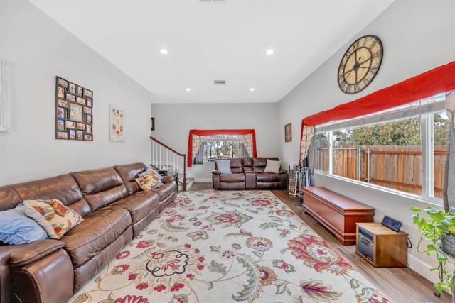 12845 Golden Way, Poway CA: https://media.crmls.org/mediaz/5f7ab9c6-c3ff-4323-9405-769baa7bfb14.jpg
