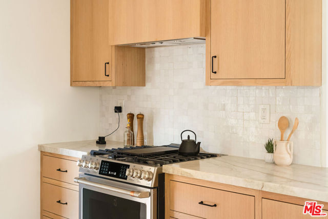 7248 W 88th Place, Los Angeles CA: https://media.crmls.org/mediaz/5f7ad73f-bd3a-494c-a60b-38b144458e5e.jpg