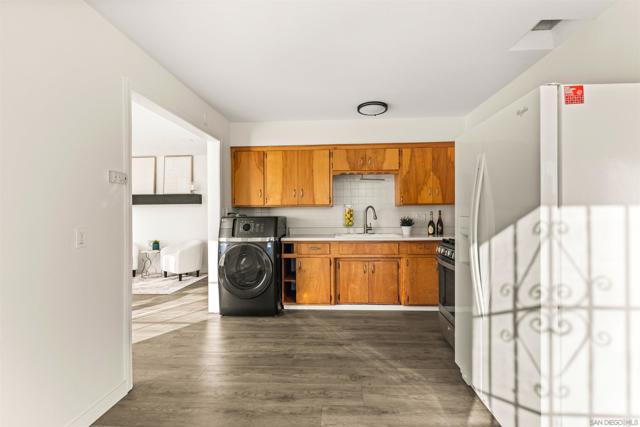 3811 Boren St, San Diego CA: https://media.crmls.org/mediaz/5f7b5f01-8b70-468a-877b-7b0044acccf9.jpg