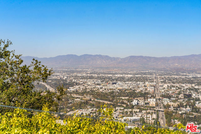 7833 Torreyson Drive, Los Angeles CA: https://media.crmls.org/mediaz/5f7bb12f-0ed9-4eb6-9bf4-525633c523dc.jpg