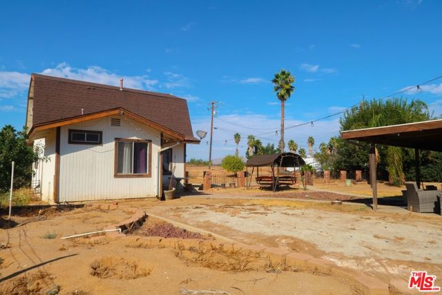 16065 Porter Avenue, Riverside CA: https://media.crmls.org/mediaz/5f7c192d-2e12-4e77-a684-58d01e4a698a.jpg