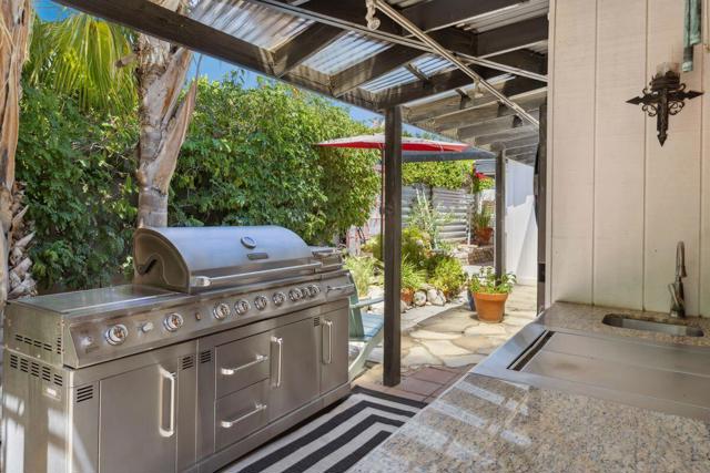 901 S Calle Tomas, Palm Springs CA: https://media.crmls.org/mediaz/5f7c3d15-59ee-4b38-9218-6a5b7fdc1b03.jpg