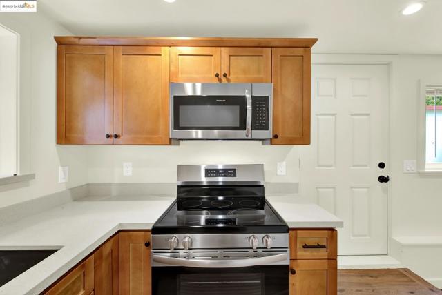 971 34Th St, Richmond CA: https://media.crmls.org/mediaz/5f7c6590-743a-4542-acbe-10dc048b375a.jpg