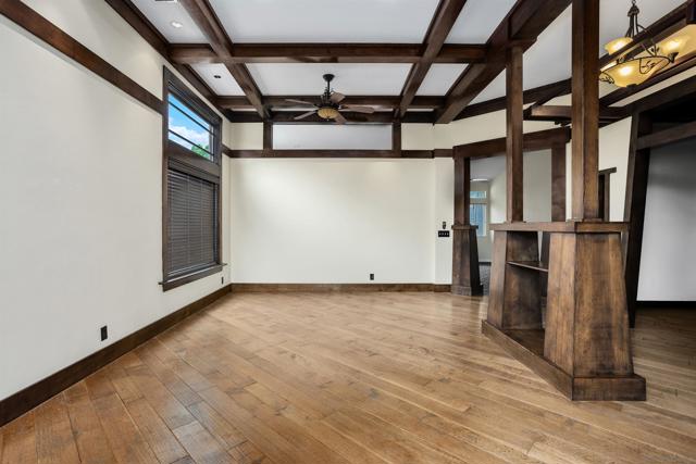 1915 Andrews Ct, Oceanside CA: https://media.crmls.org/mediaz/5f7c967e-fbfa-4a09-bb62-6bf8cce68cb6.jpg