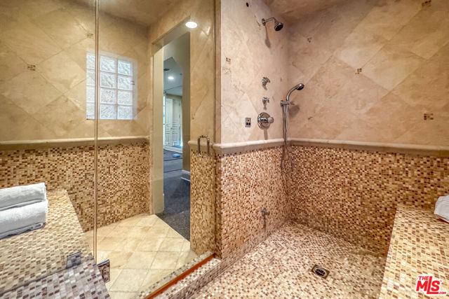 1154 Summit Drive, Beverly Hills CA: https://media.crmls.org/mediaz/5f7ca39e-a38e-4494-b8af-a24d58d1b306.jpg