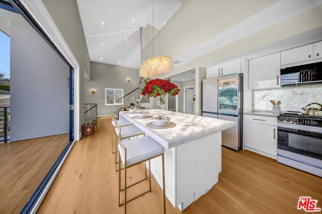 1902 Gates Avenue, Redondo Beach, California 90278, 3 Bedrooms Bedrooms, ,2 BathroomsBathrooms,Residential,For Sale,Gates,25597517