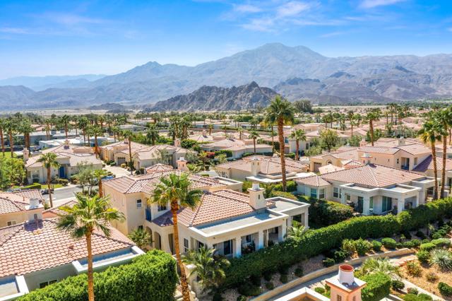 80884 Calle Azul, La Quinta CA: https://media.crmls.org/mediaz/5f7cf1db-80f1-46e4-b60d-6bf4e86a2149.jpg