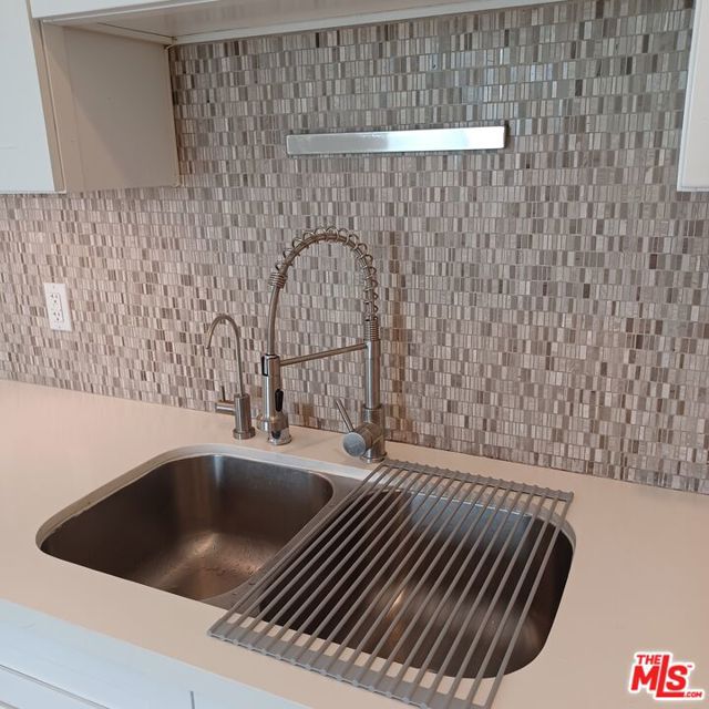 1101 S Harvard Boulevard, Los Angeles CA: https://media.crmls.org/mediaz/5f7d21e3-058a-47cc-b011-6bafd4b51a3e.jpg