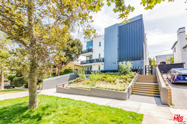 214 S Westmoreland Avenue, Los Angeles CA: https://media.crmls.org/mediaz/5f7d58f6-2551-43e5-a8b0-4d6a46b52f30.jpg