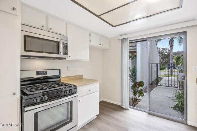 4535 Falkirk Bay, Oxnard CA: https://media.crmls.org/mediaz/5f7d9416-9e8c-4762-b981-ae2eb09526a6.jpg