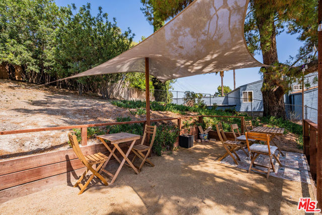 5343 TENDILLA Avenue, Woodland Hills CA: https://media.crmls.org/mediaz/5f7db088-c9bd-4422-aff9-5aa623b4a4cc.jpg