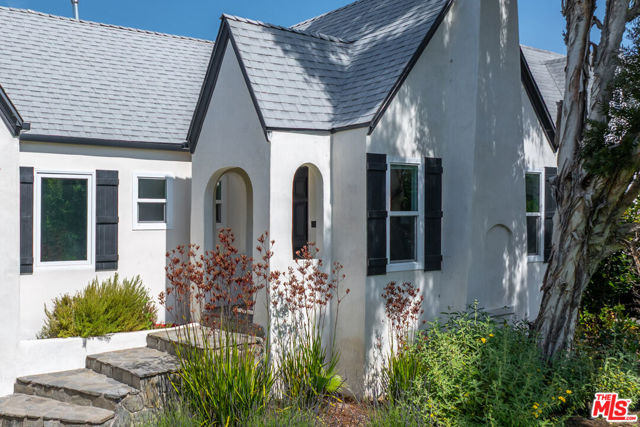 1363 S Curson Avenue, Los Angeles CA: https://media.crmls.org/mediaz/5f7db22f-0c7a-42ca-9e3e-90025c776ebf.jpg