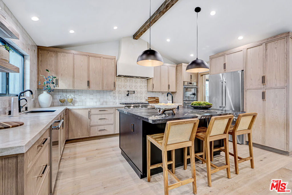 1606 S Orange Grove Avenue