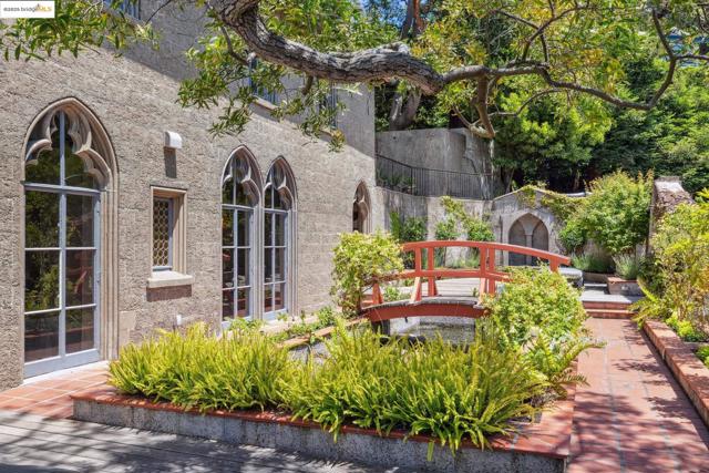 2900 Buena Vista Way, Berkeley CA: https://media.crmls.org/mediaz/5f7e7160-dc71-4e14-be87-51d57ae31089.jpg