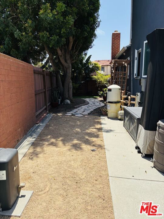 4938 Imlay Avenue, Culver City CA: https://media.crmls.org/mediaz/5f7e9dc4-5b64-4ac6-a7a5-59e6ce356f5e.jpg