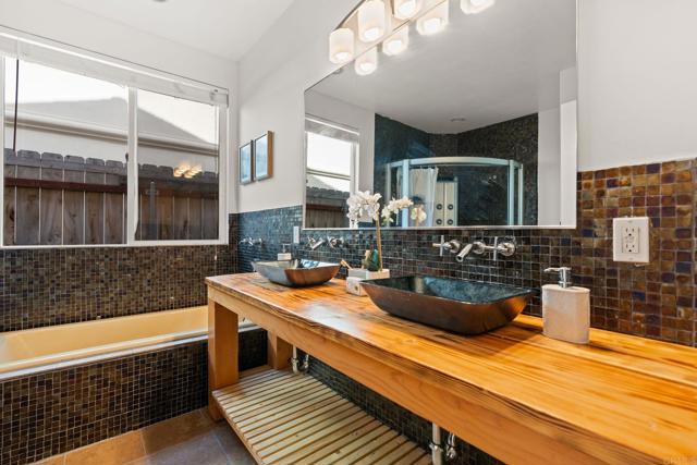 1785 Caliban Drive, Encinitas CA: https://media.crmls.org/mediaz/5f7fab45-0f62-4a11-977e-7577109894e3.jpg