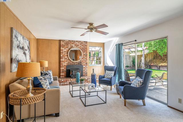 801 E Angela St, Pleasanton CA: https://media.crmls.org/mediaz/5f7fbd7e-7cc5-411c-be2f-e51152f60a9d.jpg