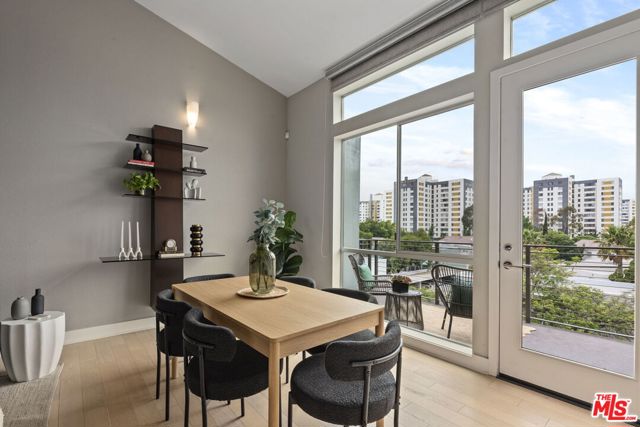 600 S Ridgeley Drive, Los Angeles CA: https://media.crmls.org/mediaz/5f7fd75b-1747-4ba1-8fa4-66ad3bb5ff5b.jpg