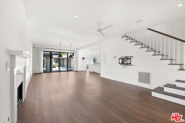 4525 Melbourne Avenue, Los Angeles CA: https://media.crmls.org/mediaz/5f7fe298-5810-46fa-9972-50122d4fa4ad.jpg