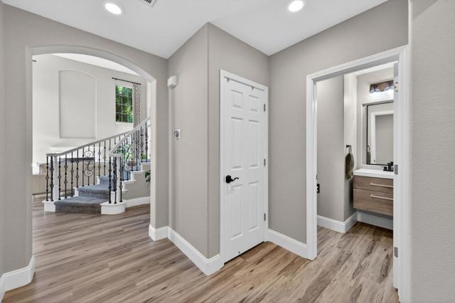 19127 Legend Court, Morgan Hill CA: https://media.crmls.org/mediaz/5f8068d6-c90b-4da6-99ce-ac160edea540.jpg