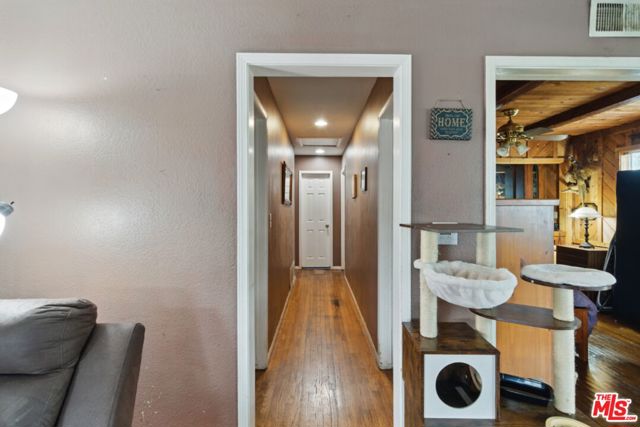 350 N Shadyglen Drive, Covina CA: https://media.crmls.org/mediaz/5f80b3a0-9565-447a-8611-f2b7ae13f0a3.jpg