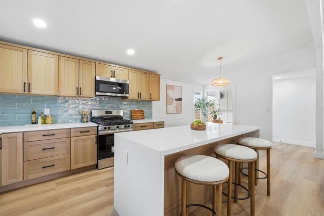 Detail Gallery Image 10 of 42 For 2828 Mission Village Dr, San Diego,  CA 92123 - 4 Beds | 2 Baths