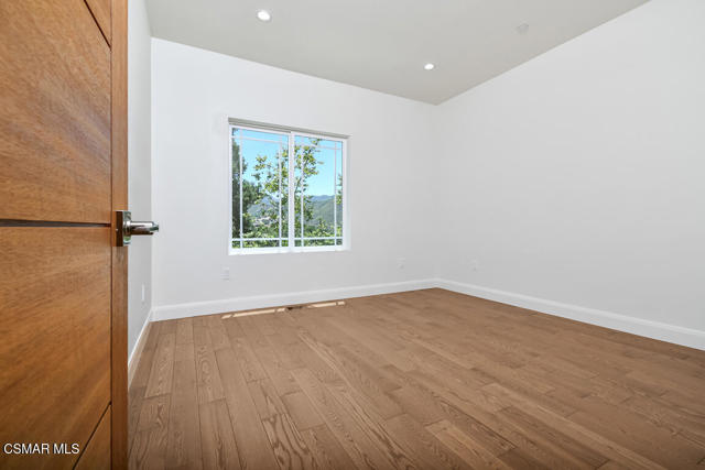 29677 Mulholland Highway, Agoura Hills CA: https://media.crmls.org/mediaz/5f81d2e6-9572-4554-ab79-78f9a5bd41b4.jpg