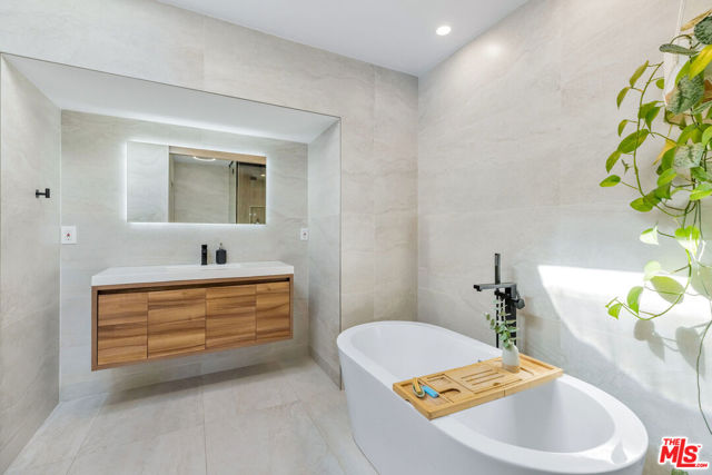 4734 La Villa Marina, Marina del Rey CA: https://media.crmls.org/mediaz/5f81ec63-f623-415d-91b6-18859b9252e9.jpg