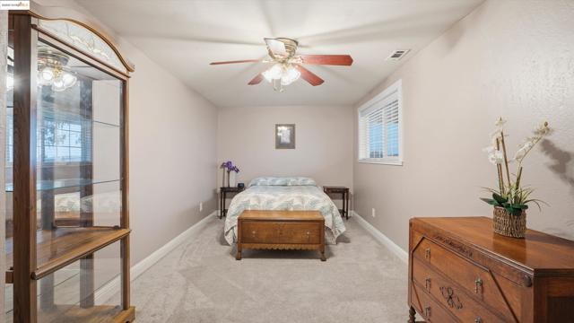 5372 Tule Tree Ln, Oakley CA: https://media.crmls.org/mediaz/5f82c33f-74b8-4a7c-9204-0149a89ca992.jpg