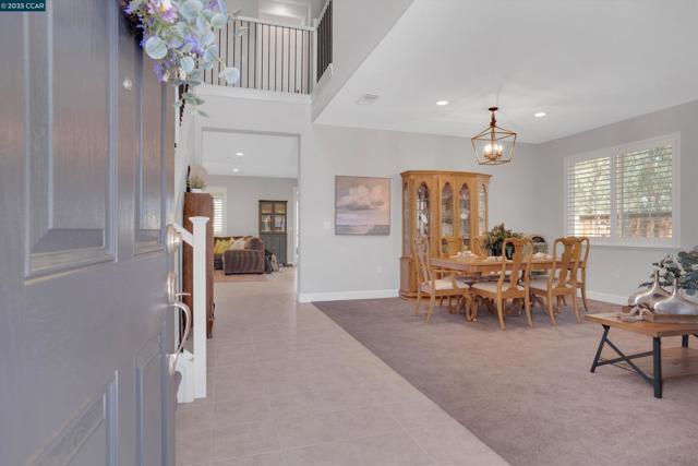38 Pato Ct, Oakley CA: https://media.crmls.org/mediaz/5f83563c-369f-4160-98d2-b3c60966de2c.jpg
