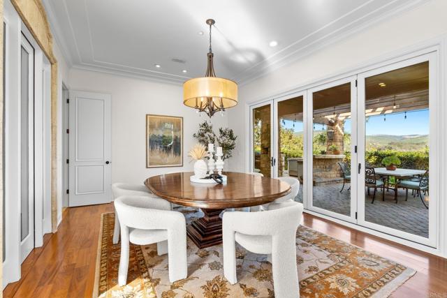 Detail Gallery Image 13 of 51 For 3376 Calle Tres Vistas, Encinitas,  CA 92024 - 5 Beds | 5/1 Baths