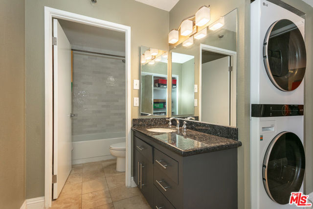 600 W 9th Street, Los Angeles CA: https://media.crmls.org/mediaz/5f83eff5-f7c4-4965-85ad-49dfbfaa7f9a.jpg