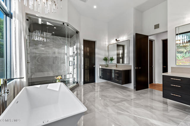 2111 High Knoll Circle, Thousand Oaks CA: https://media.crmls.org/mediaz/5f840c0a-1207-40b3-bc06-1f309eb5ccf1.jpg