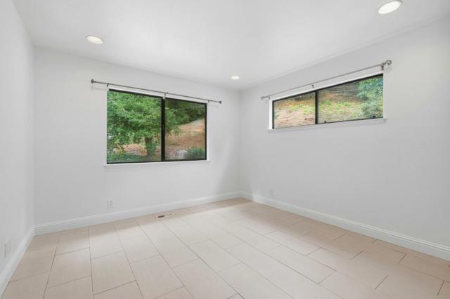 21564 Mary Alice Way, Los Gatos CA: https://media.crmls.org/mediaz/5f84e40f-27ab-4fd7-abd8-35c3b411be22.jpg