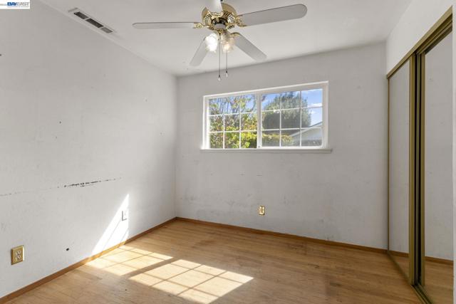 Image 23 of 46 For 35446 Cleremont Dr