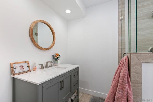 704 Matagual Dr, Vista CA: https://media.crmls.org/mediaz/5f8532bd-8e1c-484d-9c84-70008b662b02.jpg