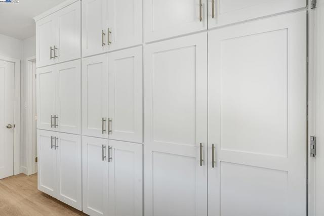 3914 Laguna Ave, Oakland CA: https://media.crmls.org/mediaz/5f8538fc-a759-49ed-9210-fa484647e925.jpg