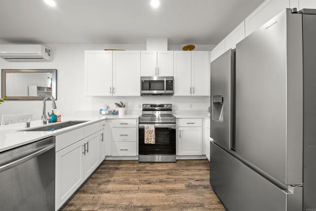 Detail Gallery Image 11 of 28 For 936 Cooper Pl, San Diego,  CA 92102 - 3 Beds | 2/1 Baths