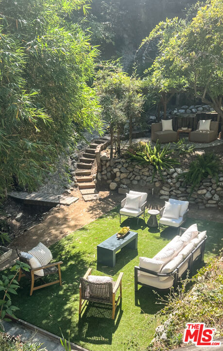 3105 Ledgewood Drive, Los Angeles CA: https://media.crmls.org/mediaz/5f85caf1-81a6-4e67-94d6-5e6b5d12996c.jpg