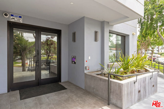 5955 Saturn Street, Los Angeles CA: https://media.crmls.org/mediaz/5f86636d-2275-414a-b414-5e527262df56.jpg