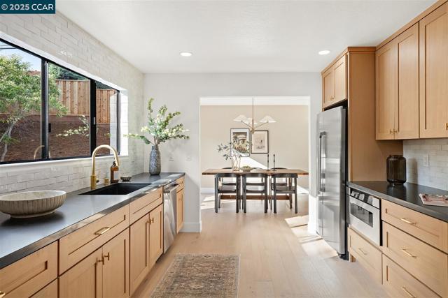 101 Lena Ct, Pleasant Hill CA: https://media.crmls.org/mediaz/5f867595-d20d-4ce1-a522-649eeadbefc4.jpg