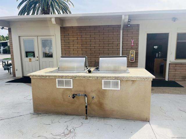 450 E Bradley, El Cajon CA: https://media.crmls.org/mediaz/5f86e2c6-c8be-4349-a9a0-2b4239a33b98.jpg