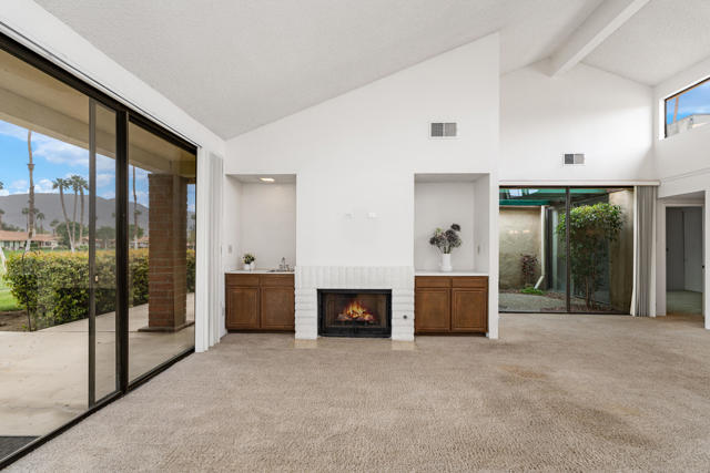 179 Las Lomas, Palm Desert CA: https://media.crmls.org/mediaz/5f86f03e-d3b2-4c43-9f10-b9fa5e900306.jpg