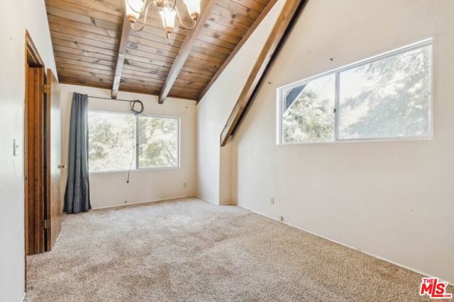 286 S Fairway Drive, Lake Arrowhead CA: https://media.crmls.org/mediaz/5f876627-9a16-42b0-98d9-35b74362bdfd.jpg