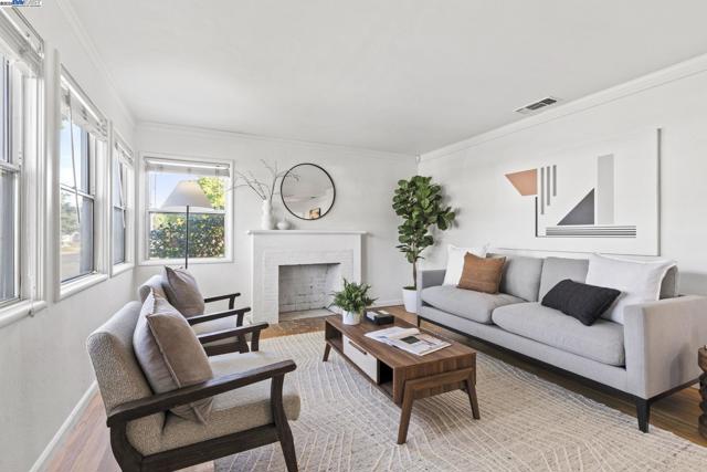 3719 60Th St, Sacramento CA: https://media.crmls.org/mediaz/5f881a00-ee91-41ab-8513-4d651eeebadd.jpg