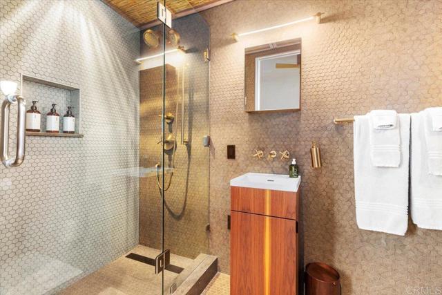 Detail Gallery Image 35 of 57 For 3709 Ocean Front Walk, San Diego,  CA 92109 - 3 Beds | 3/1 Baths