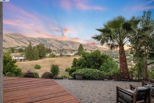 44030 Geddy Court, Fremont CA: https://media.crmls.org/mediaz/5f885d67-b66f-41b0-837d-a292af075ee2.jpg
